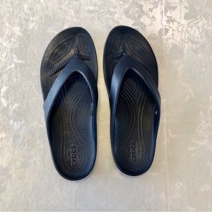 Crocs Kadee ll Women’s Size 9 Navy Blue FlipFlops Excellent Condition!